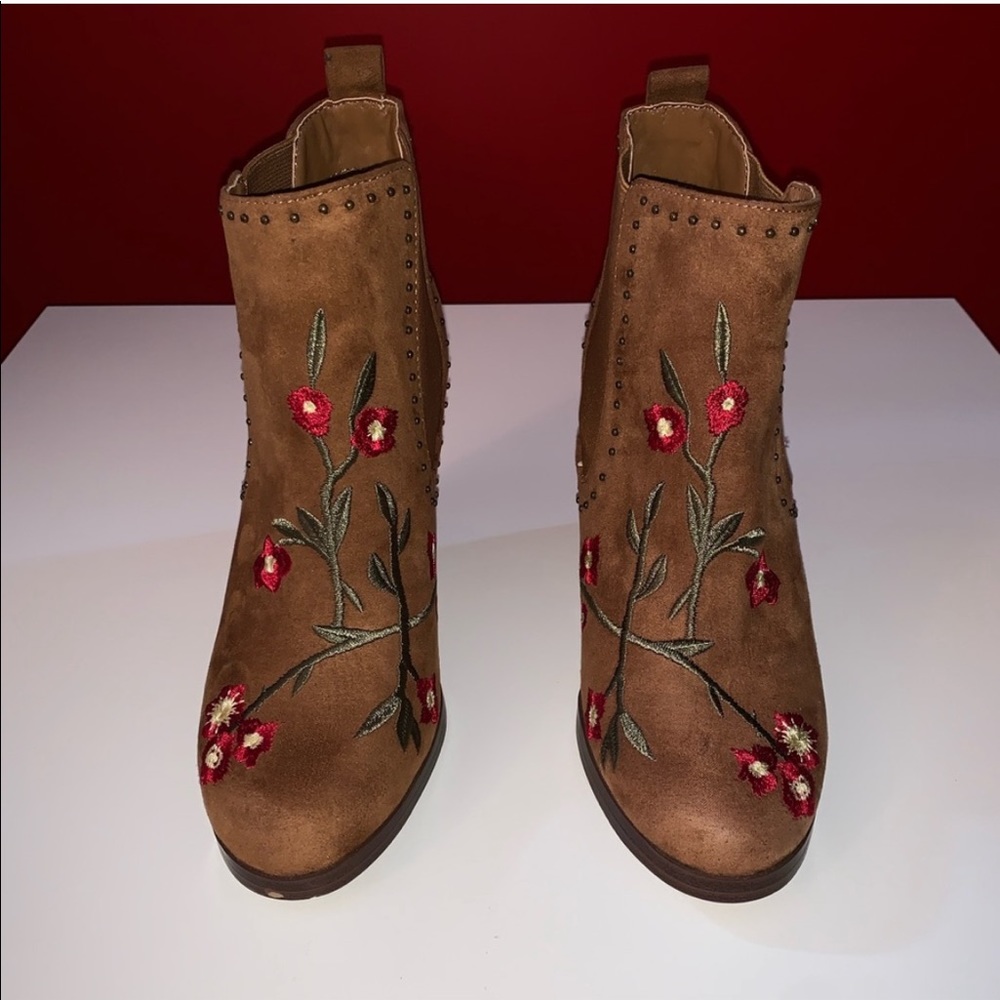 Crown Vintage Brown Ankle Boots with Floral Embroidery